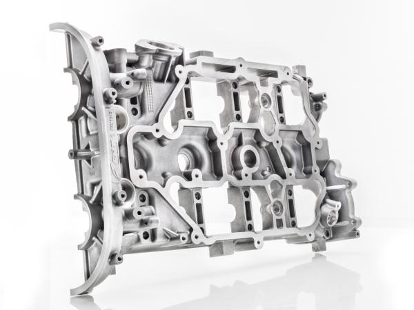 Alfa Romeo 1.8 cam cover.jpg